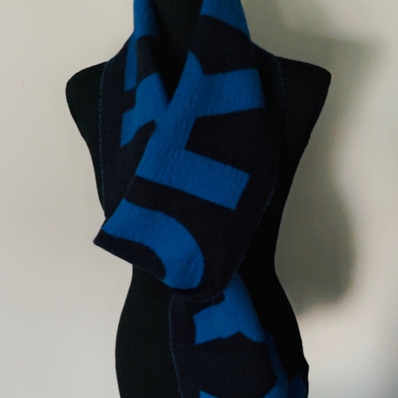 Burberry Scarf - Picture 6 of 8